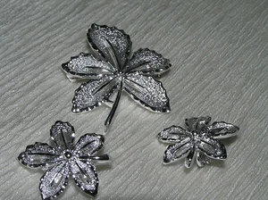 Vintage SARAH COV Signed DEMI Brushed SIlvertone Dished Leaf Pin Brooch & Clip - Picture 1 of 3