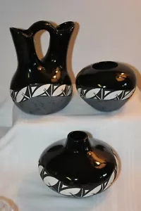 Set of 3 ~ Black Handmade Mexican Art Pottery Vases ~ Artist Signed T. E Acoma - Picture 1 of 8