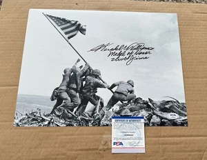 FOTO 11X14 FIRMATA HERSHEL WILLIAMS CON MEDAGLIA D'ONORE IWO JIMA PSA/DNA - Foto 1 di 1