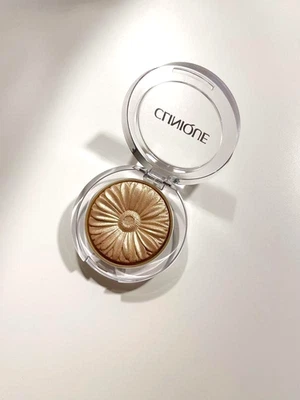 Clinique Cheek Pop Iluminador Dorado Celebración Pop Foto 1 de 4