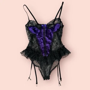 Vintage lila Nylon schwarz Spitze Teddy Strampler Sissy Medium Vamp Goth Rüschen hoch geschnitten - Bild 1 von 4