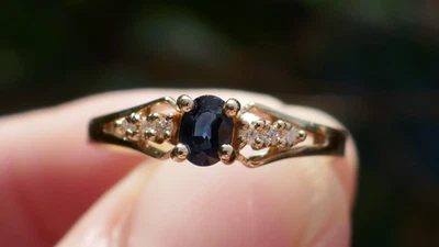 Anillo vintage de diamantes y zafiros de oro amarillo de 14k - talla 4,25 Foto 1 de 4