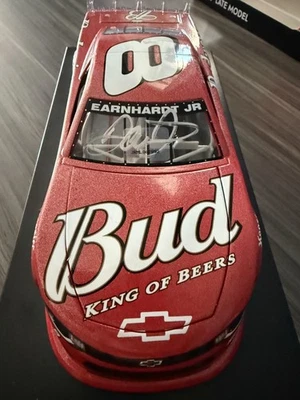 2024 Dale Earnhardt Jr #8 Budweiser modelo atrasado autografado em escala 1/24 - Imagem 1 de 2