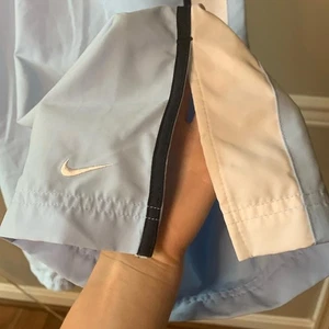 Nike kids large blue stripe sweats - Picture 1 of 6