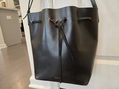 Bolsa balde grande Mansur Gavriel – preta/flamma – com bolsa, bolsa de pó e caixa - Imagem 1 de 4