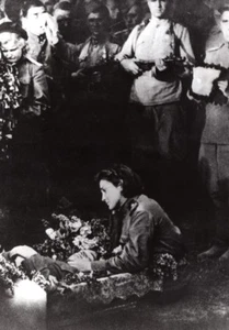 WWII Soviet Soldier killed in action Czechoslovakia Liberation old Photo 1945 - Picture 1 of 4