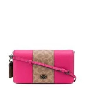 Coach Dinky Signature Blocking Crossbody Bag Pink Barbiecore Clueless 9 x 5 x 2′′ - Bild 1 von 7