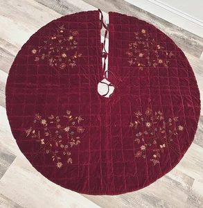 Pottery Barn Burgundy Christmas Tree Embroidered Quilted Tree Skirt 60" - Picture 1 of 7