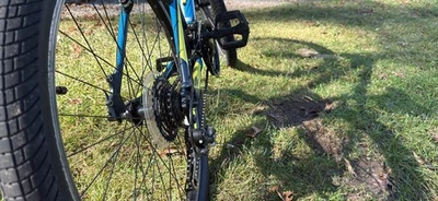 Bicicleta de montaña Giant Revel pequeña usada solo tiene arañazos Foto 1 de 4