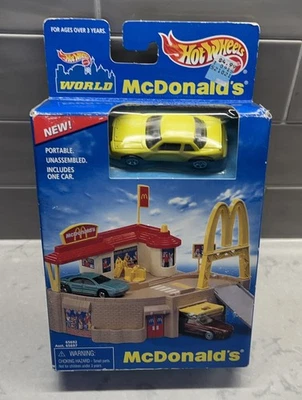 Coche amarillo Mattel Wheels Hot Wheels con juego portátil No. 65692 NUEVO 1996 Foto 1 de 4