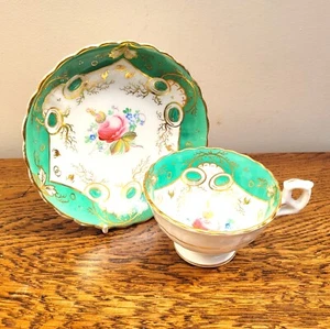 Taza y platillo estilo regencia pintado rosa con verde y oro. Desconocido de fábrica - Imagen 1 de 10