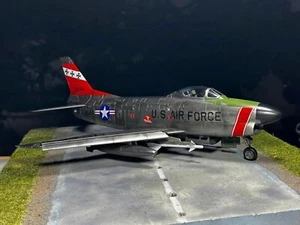 Pre-ordine, 1:32 F-86D Sabre Dog U.S.Air Force, Kit Kitty Hawk, costruito e dipinto - Foto 1 di 10
