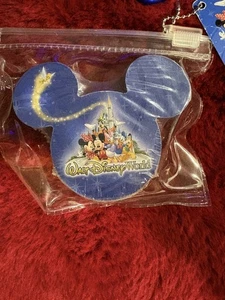 NEU Disney Themenparks Mickey geformte Spielkarten Klarsichthülle Karabiner Rucksack  - Bild 1 von 10