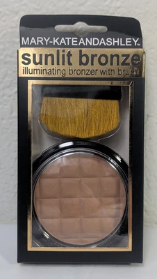Bronceador iluminador Mary-Kate y Ashley 603 bronce iluminado por el sol con pincel de maquillaje Foto 1 de 3
