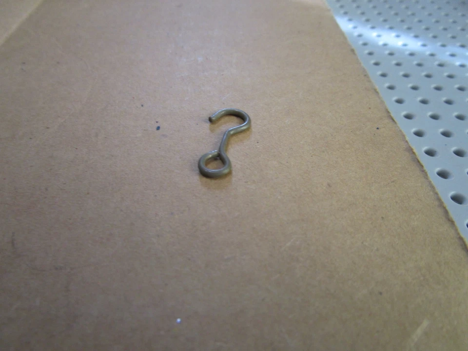 VINTAGE GILBERT ERECTOR SET PARTS 1 HOOK--PART AF - Image 1 of 1