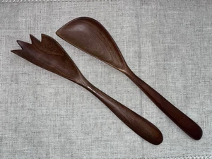 Set vintage di utensili da servizio cucchiaio insalata e forchetta in legno MCM 12,5" - Foto 1 di 3