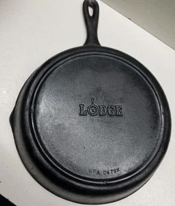 Sartén de chef de hierro fundido Lodge de colección 10" anillo térmico de 3 muescas 2 caños EE. UU. D47SK ¡PLANA! - Imagen 1 de 7
