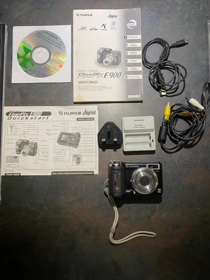 Fujifilm Digital Camera FinePix E900 9.0MP Black - Image 1 of 4