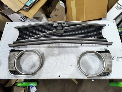 1973 1974 Volvo 140 142 144 145 OEM Grille With Headlight Trim Ring Nice For Age Foto 1 de 4