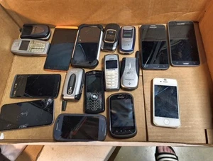 Apple Iphone 4 - A1387 Plus 16 Others & 2 Chargers *PARTS/REPAIRS ONLY* - Photo 1 sur 12