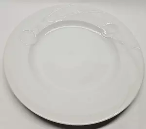 Plato para servir lirios de cala en relieve blanco estilo clásico Mikasa 12" - Imagen 1 de 5