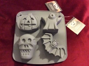 BNWT New Flexible Halloween 4 Mould Baking / Ice Cube Tray - Skull Ghost Bat - Picture 1 of 6
