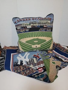 New York Yankees Stadium The Danbury Juego de Manta Almohada Temática Como Nueva EE. UU. - Imagen 1 de 9