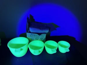 Uranium Jeannette Jadeite Measuring Complete Set With Box - Picture 1 of 2