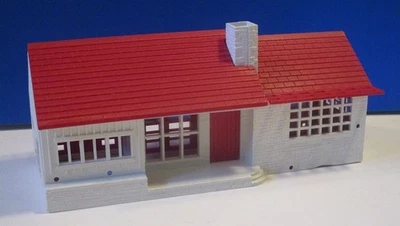 Marx - 3871 - Ranch House Kit - White Walls - Red Roof and Trim - No Box - Image 1 of 4