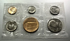 1982 D Denver Mint Souvenir Set "No" Envelope 5 US Coins & Mint Medal - P209 - Picture 1 of 2