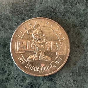 Vintage 1988 Sixty Years Disneyland Mickey Mouse Gedenkmünze 1928-1988 - Bild 1 von 17