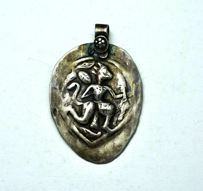 Amuleto antigo pingente de prata étnica com Hanuman, norte da Índia, 1930 aprox - Imagem 1 de 4