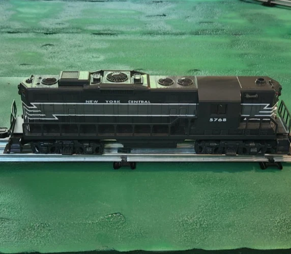 William's New York Central #5768 GP-9 Diesel (Nonpowered) Locomotive - Image 1 of 4
