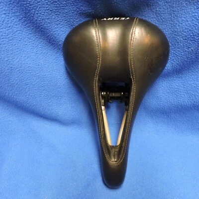 Selim de Assento Vintage Terry Liberator TFI Selle Italia Preto Vermelho Feminino Cutaway - Imagem 1 de 4