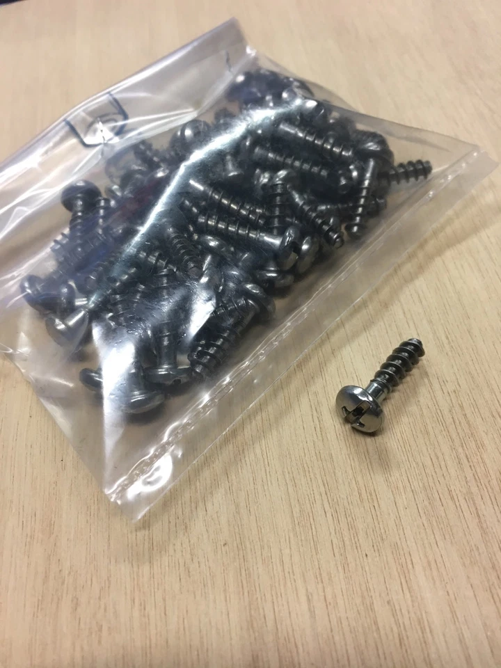 VITE ACCIAIO INOX 5x18 PER LEGNO PLASTICA TESTA CILINDRICA DOPPIO INSERTO 30PZ - Immagine 1 di 1