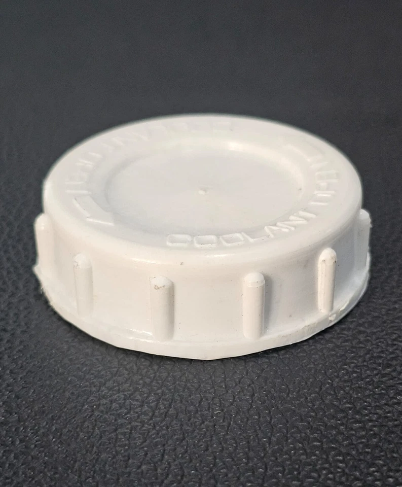 MITSUBISHI FUSO CANTER FE125 FE73 FE74 FE83 FE84 RADIATOR COND TANK CAP NEW Foto 1 de 4