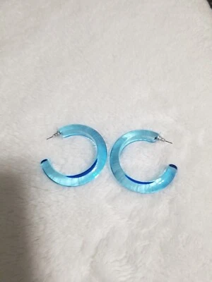 Nuevos pendientes de aro transparentes Isabel Marant $230 Foto 1 de 4