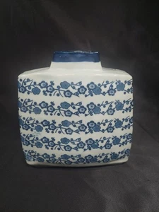 Vintage Chinese Porcelain Square Tea Ginger Jar Vase Blue & White 6.5" Tall EUC - Picture 1 of 8