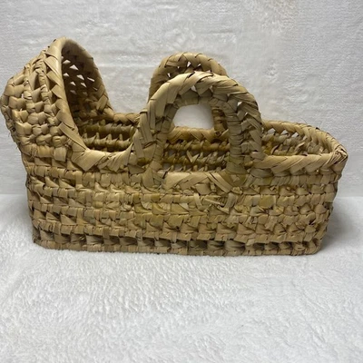 VTG  Hand Woven Wicker Seagrass Baby Doll Basket Bassinet Farmhouse Hood Handles - Image 1 of 4
