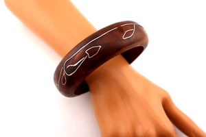 Vintage Wood Bangle Bracelet with Inlaid Silver Design - Bild 1 von 3