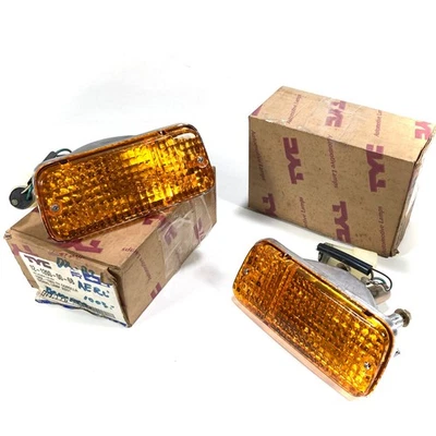 Front Bumper Turn Signal RH LH For 82-83 Toyota Corolla DX KE70 KE75 - Image 1 of 4
