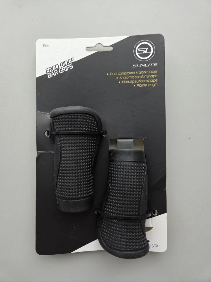 Sunlite ERGO RIDGE Ergonomic Bicycle Grips 90mm Black 31614 - Image 1 of 2