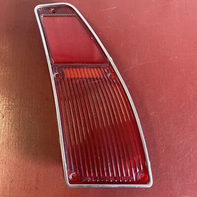Buick Sport Skylark Wagon 1971 luz trasera derecha lente OEM Foto 1 de 4