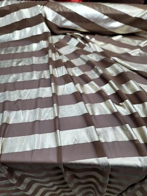 VESTIDO DE POLIÉSTER CHIFFON PREMIUM TECIDO CORTINA ROUPA 60" COM LISTRA MARROM DOURADO - Imagem 1 de 4