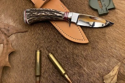 AK CUBIERTOS PERSONALIZADOS HECHOS A MANO ACERO INOXIDABLE CUCHILLO DE CAZA CLIP DE ACERO Y STAG Foto 1 de 2