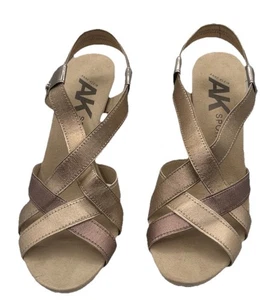 ANNE KLEIN SPORT Aktamryn Riemchensandale Metallic mit Keilabsatz, Größe 10M - Bild 1 von 7
