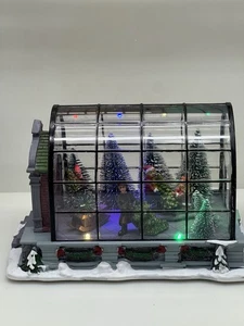 Invernadero Holiday Time Village iluminado funciona con pilas excelente estado - Imagen 1 de 24