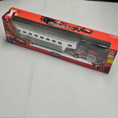 Large Ford Country Life F350 Horse Truck With Hauler NEW IN BOX 1:32 Die-Cast - Image 1 of 4