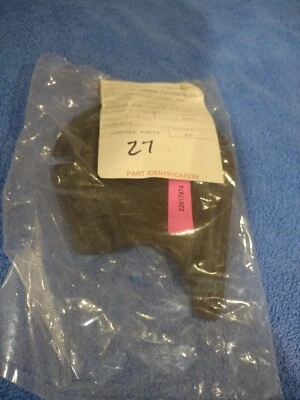 03-07 Cubierta de orificio de carrocería trasera derecha Saturn ION 22617974 Foto 1 de 2