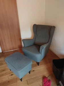 Ikea STRANDMON Sessel und Hocker - Bild 1 von 2
